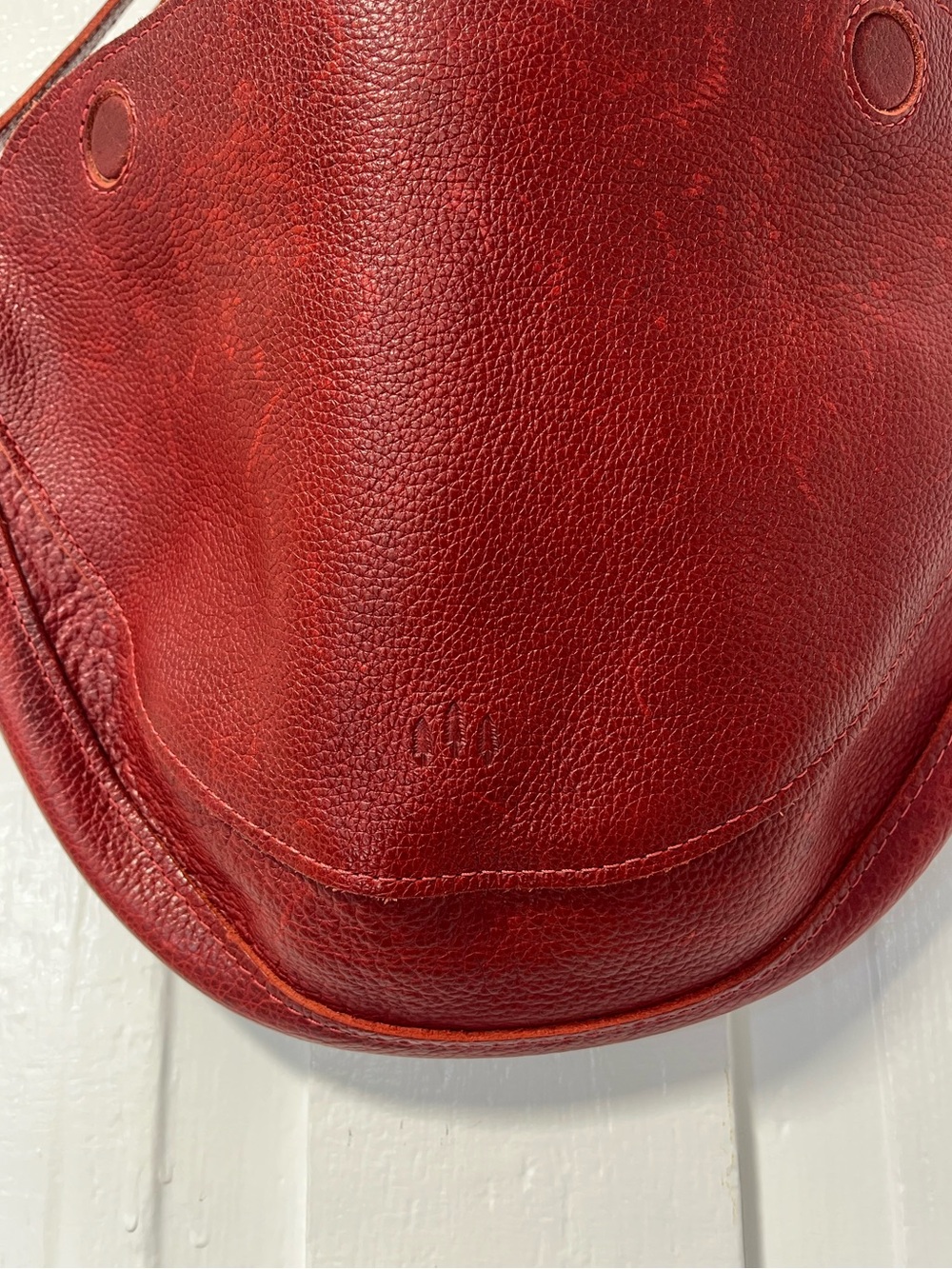 Portland Leather Large Koala Sling Crossbody Shoulder Bag in Chili Red - Picture 6 of 11